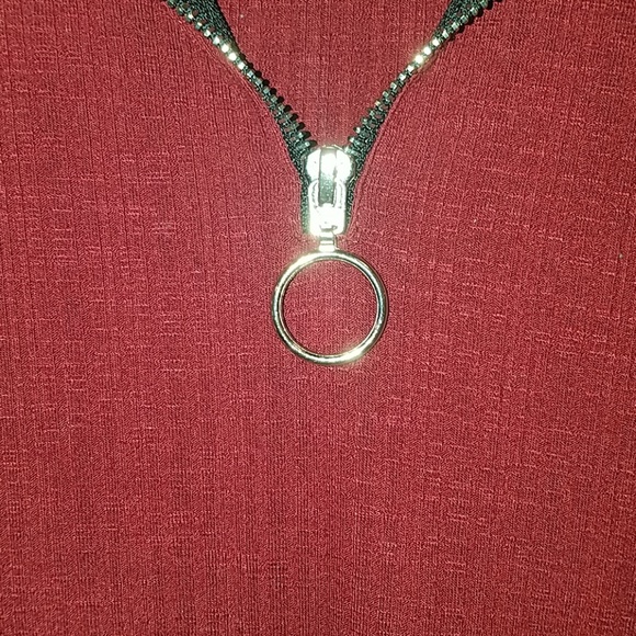 Maroon dress with collar - Picture 2 of 3